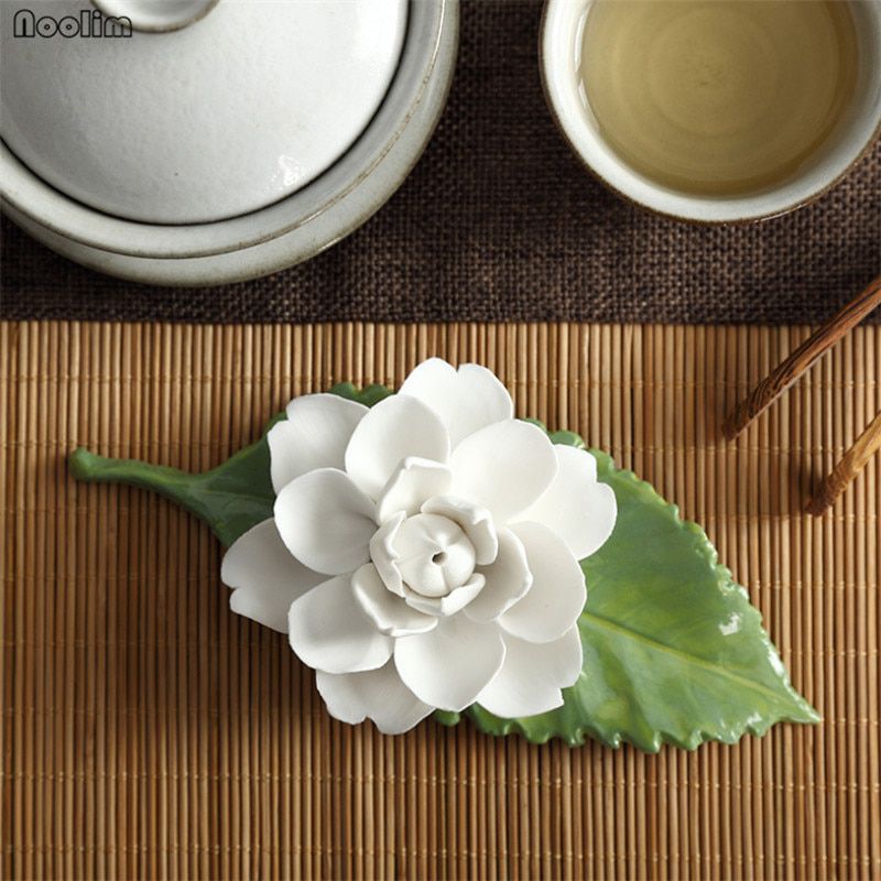 Creative Tea Pets Hand Pinched Ceramic Flower Ornt White Lotus Lily Zen Incense Holder Incense Stick Burner Home Decoration