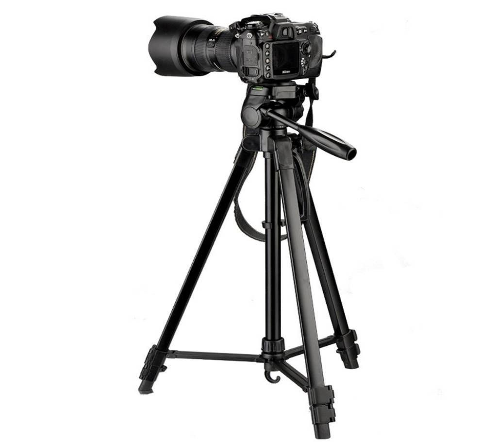 Digipod TR472 Aluminum Lightweight 70inch Camera Tripod and Carrying Bag - Black