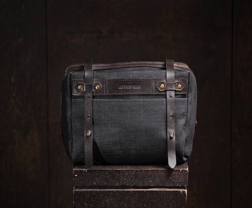 kafka- charcoal MESSENGER BAG- FOR CAMERA