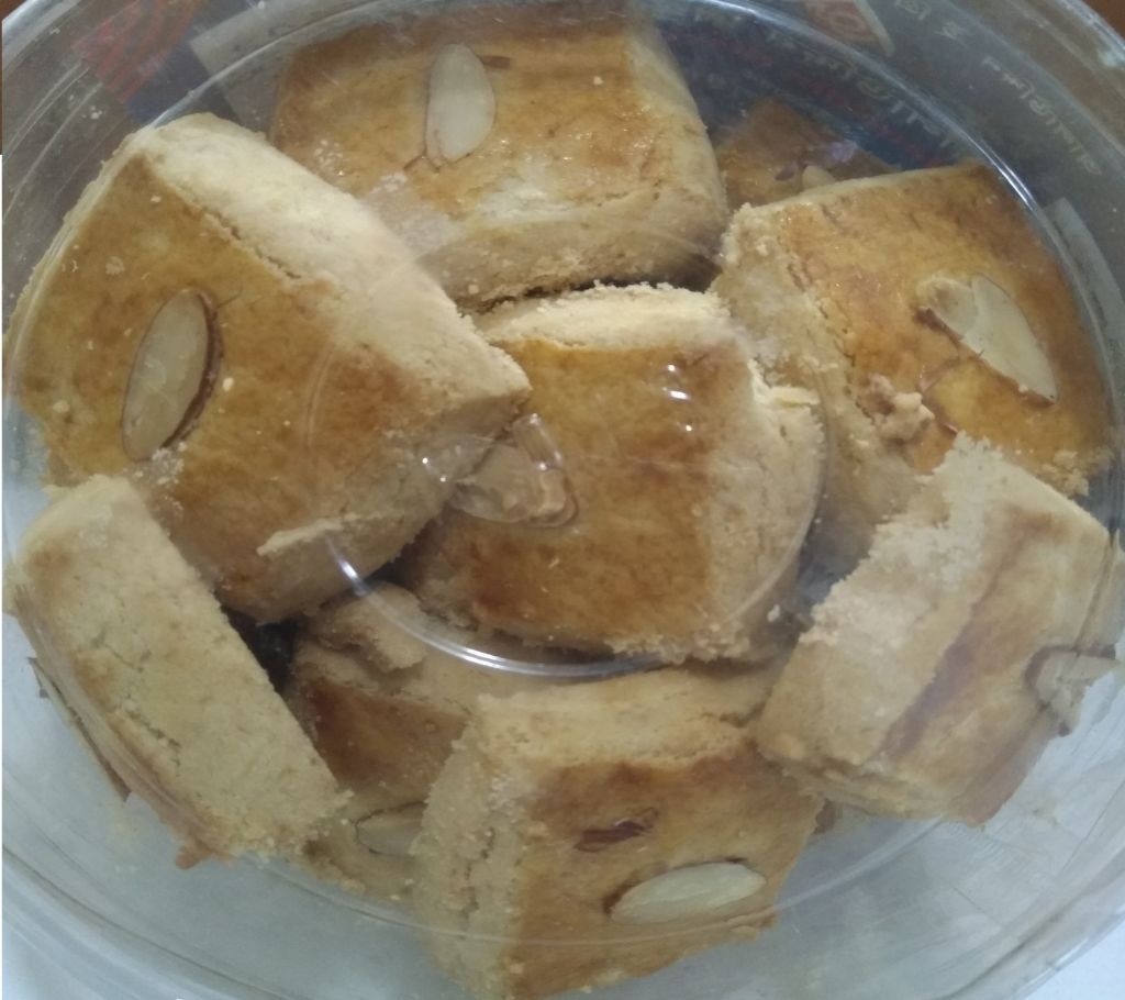 Badam Biscuit kath badam-400gm