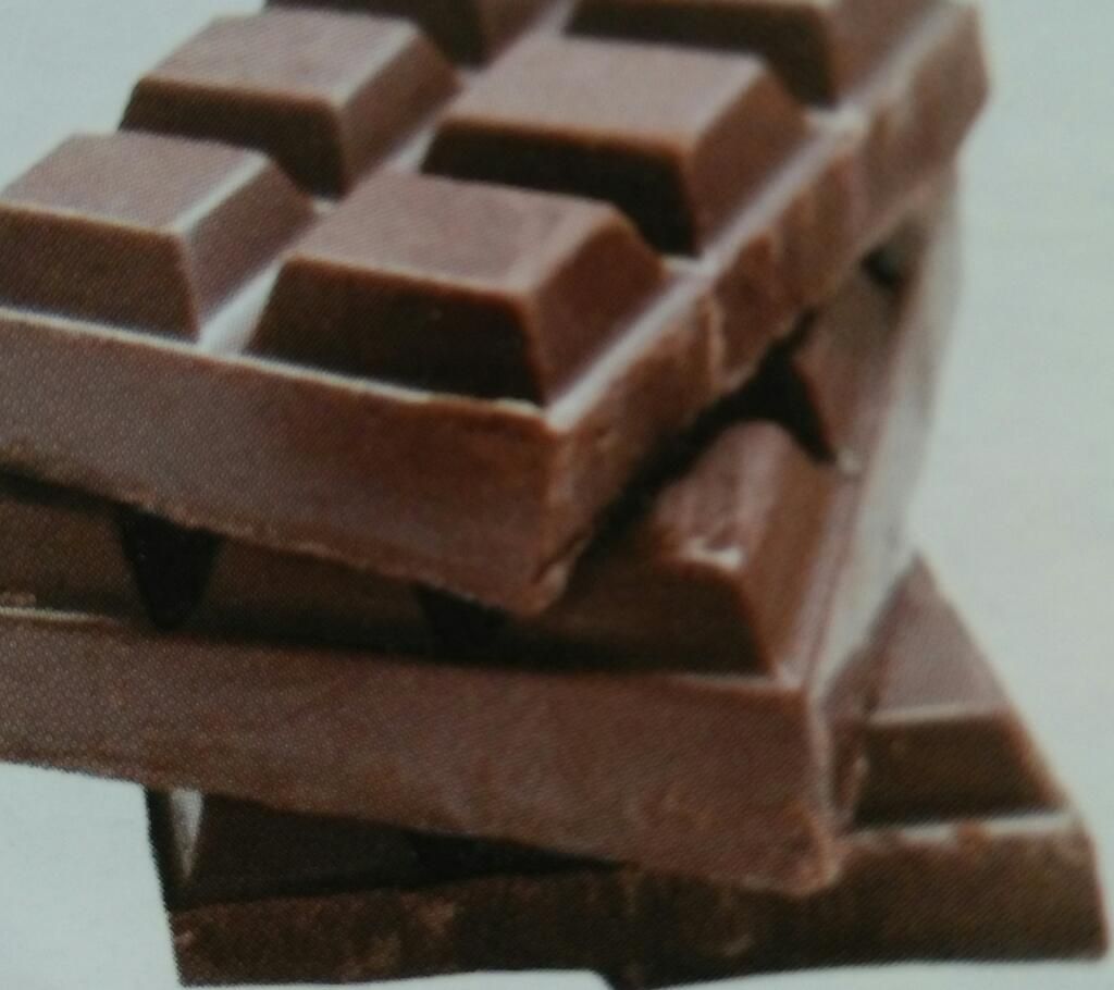 chocolate Elma dark @ white
