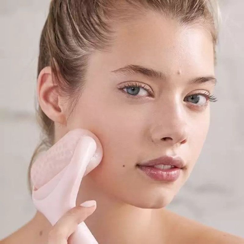 Gorofy Ice Roller Face Massager Facial Skin Care Tool with Cooling Gel for Face Ice Roller Face Massager Facial Skin Care Tool with Cooling Gel for Face Massager  (Pink)