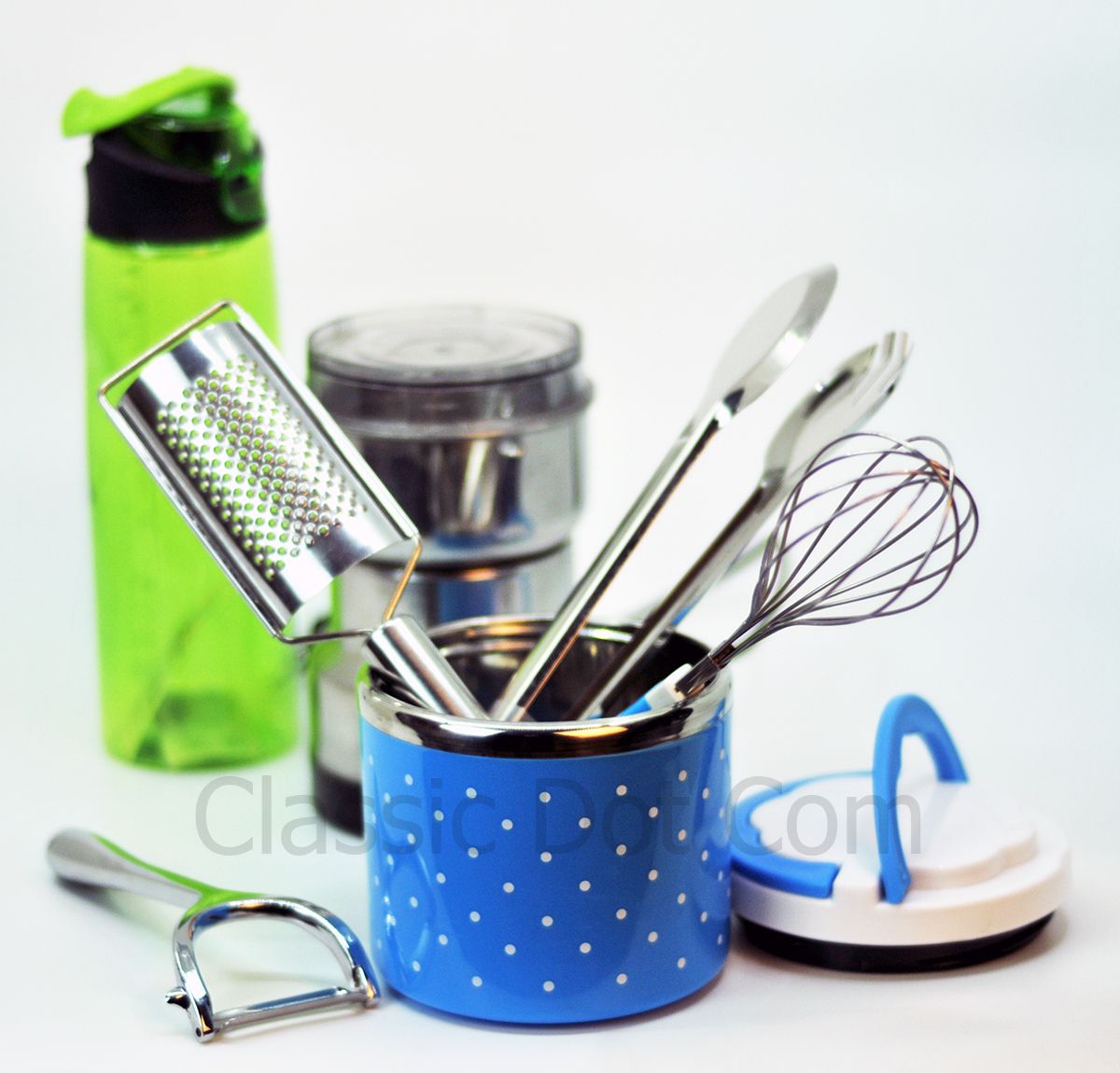 7 Pieces Comboo Set 1 Piece Single Nima Blender,1 Piece Single Layer Lunch Box,1 Piece Salat Cutter,1 Piece Egg Beater,1 Piece Stainless Steel Peeler/Slicer, 1 Piece Stailess Steel Food Clip And 1 Piece Water Bottle Comboo Set