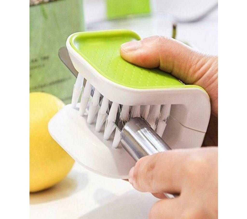 Knife and cutlery cleaning brush