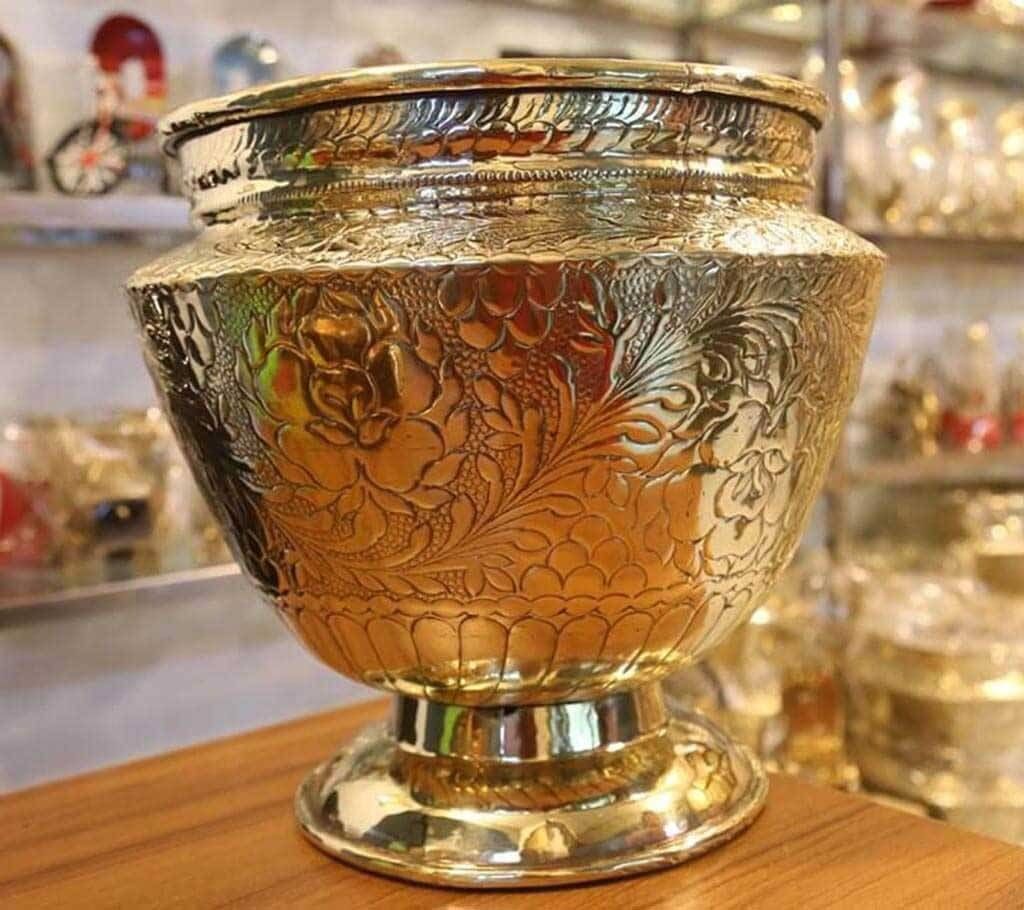 Brass made tob show- piece 