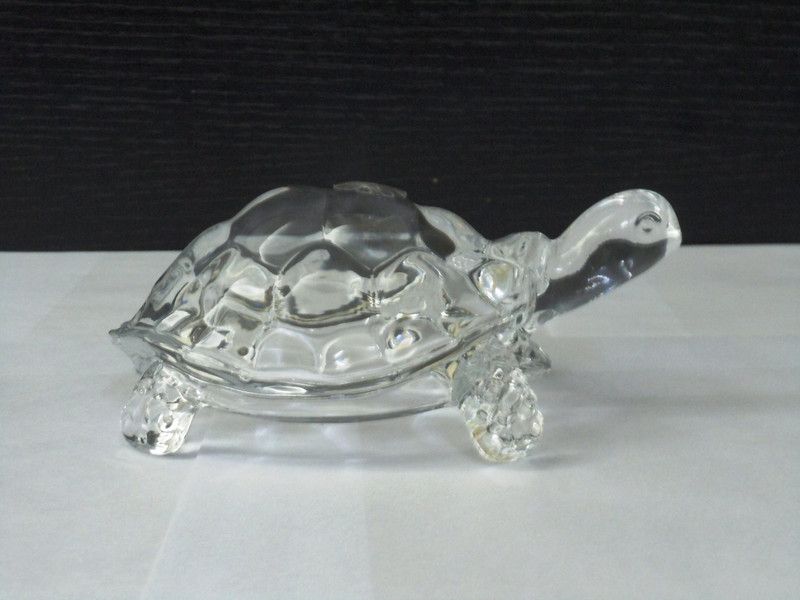 De Vedic Crystal Turtle Tortoise for Feng Shui Vaastu Gift Career, Luck, Money and Wealth Decorative Showpiece - 4 cm  (Crystal, Clear)