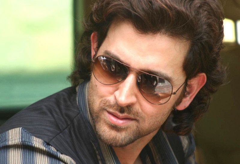 Poster Hrithik Roshan Reacts To Hilarious Wall Poster sl-8283 (Wall Poster, 13x19 Inches, Matte Paper, Multicolor) Fine Art Print  (19.1 inch X 13.1 inch, Rolled)