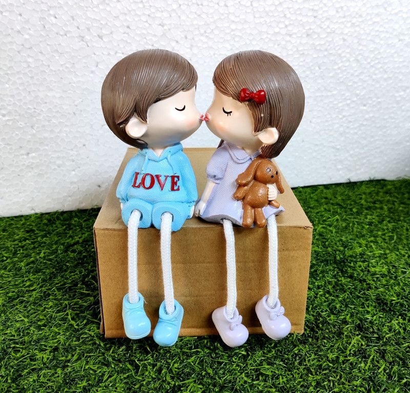 GRACIE COLLECTION IMPORTED UNIQUE LEGS HANGING LOVE DOLL SET(2 PCS) Decorative Showpiece - 12 cm  (Polyresin, Multicolor)