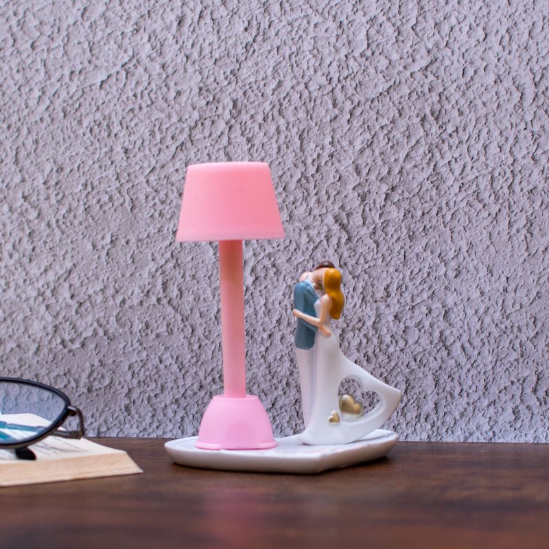 StatueStudio Couple Showpiece with Street Light Valentine Gift for Girl Friend, Wife & Friend Decorative Showpiece - 14 cm  (Polyresin, Pink)