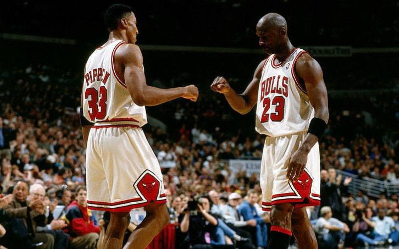 Scottie Pippen Chicago Bulls Michael Jordan Nba Matte Finish Poster Photographic Paper  (18 inch X 12 inch, 12 x 18 Inch Unframed)