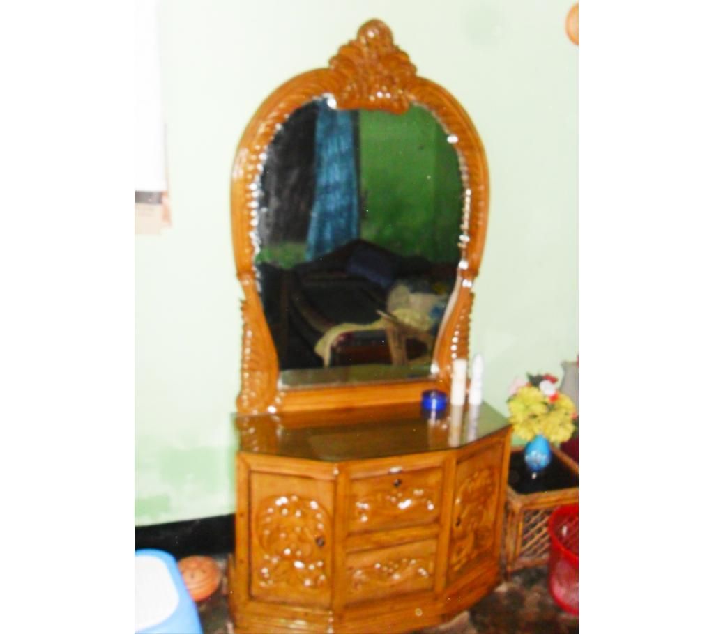Wooden dressing table
