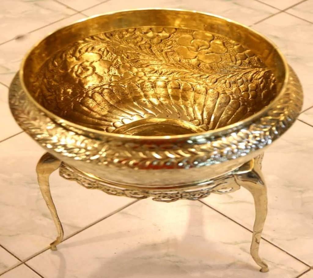 Design stand with brass made tub