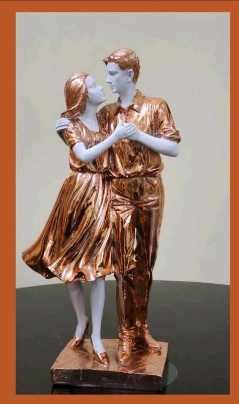 Sankalan Creation Love Couple Decorative Showpiece - 35 cm  (Resin, Gold)