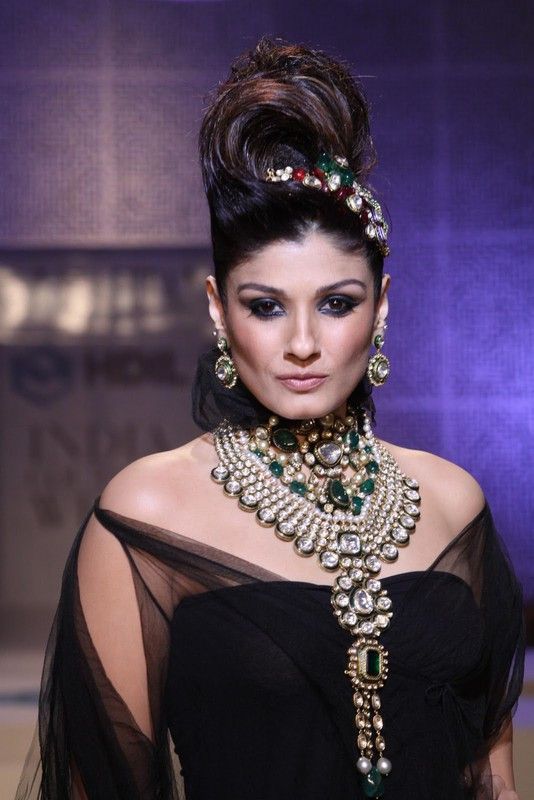 Raveena tandon Poster Multicolor Photo Paper Print Poster Photographic Paper 18 inch X 12 inch, Rolled Photographic Paper  (18 inch X 12 inch, Rolled)