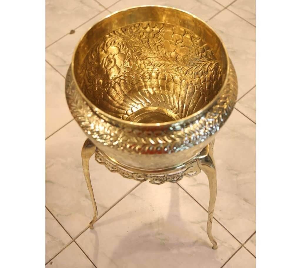 brass made tob with design stand 