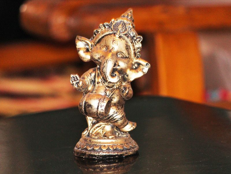 BECKON VENTURE Handcraft resin Ganesh idol For Home decoration items for living room|showpieces Decorative Showpiece - 15 cm  (Polyresin, Gold)