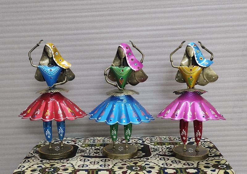 Qualitykinngg Decorative Showpiece - 20 cm  (Iron, Multicolor)