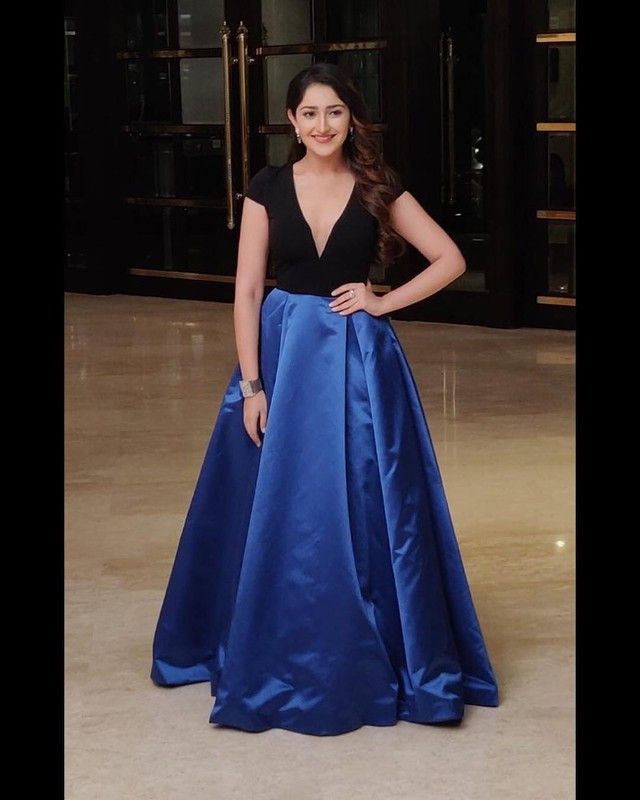 Sayyeshaa Saigal Poster Multicolor Photo Paper Print Poster Photographic Paper  (18 inch X 12 inch)