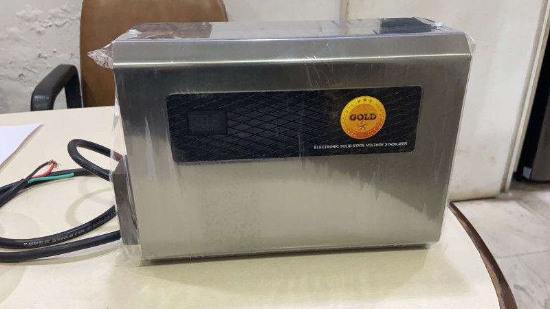 Goldstar GS4KDC140290 VOLTAGE STABILIER  (Silver)