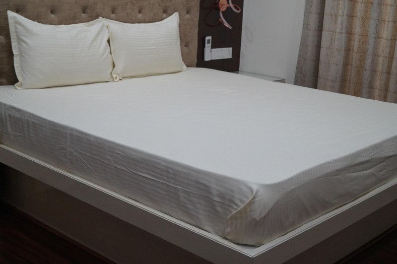 Vissage 250 TC Cotton King Striped Flat Bedsheet  (Pack of 1, Off White)
