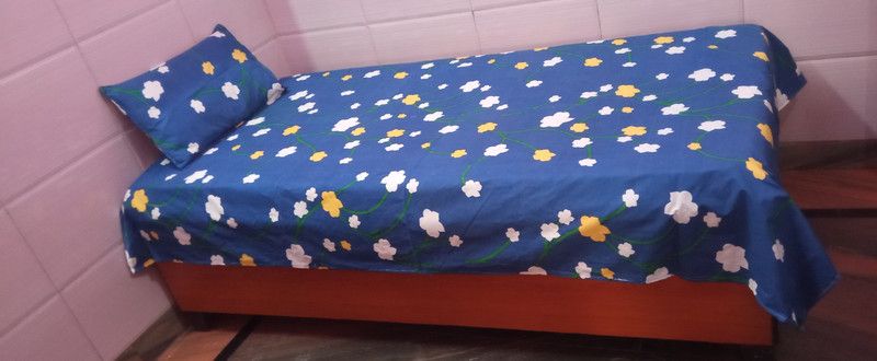 Mishita Ethnics 220 TC Cotton Single Floral Flat Bedsheet  (Pack of 1, Blue)