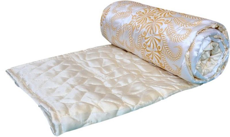 Chelsi Self Design Double Quilt for Heavy Winter  (Microfiber, Yellow)