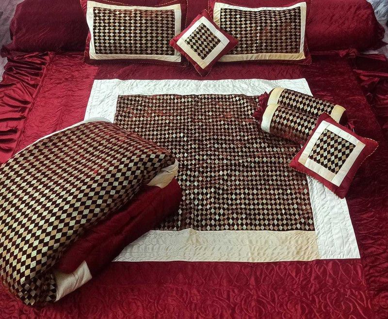 kayplus designs Velvet Double King Sized Bedding Set  (mahroon)