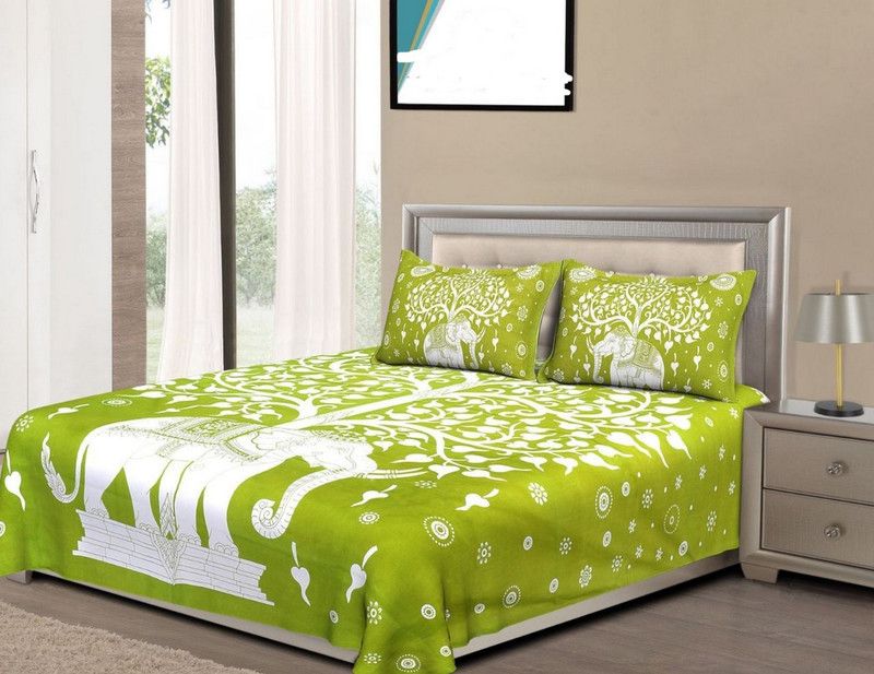 Versatile hut 320 TC Cotton Queen Printed Flat Bedsheet  (Pack of 1, Green)