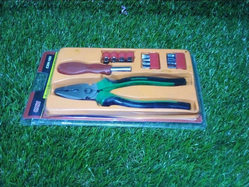MODERN 9184 14-Pieces Screwdriver Kit Screwdriver Bit Set  (Pack of 1)