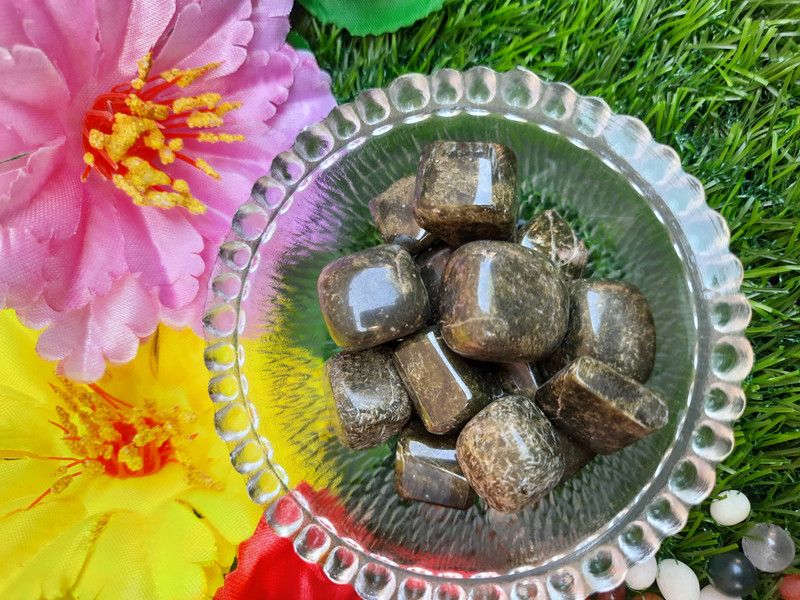 Maitri Export me-Vesonite-100gm Polished Asymmetrical Crystal Stone  (Green 100 g)