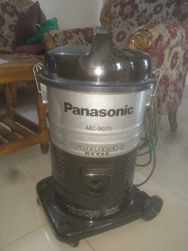 Panasonic Vacuum Cleaner MC-9070 (1600W-20 Liter)