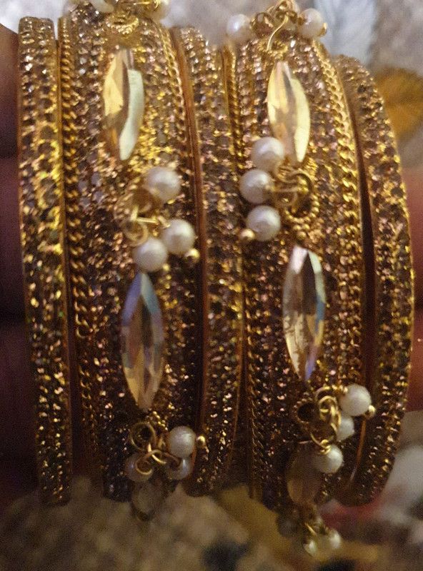 Stone, Lac Bangle Set