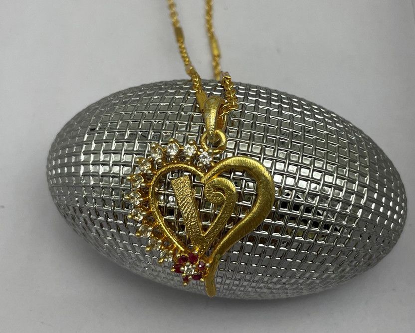 Excellent Finished Valentine's Pink Flower Heart Initial "V" Letter Gold-plated Latest Style Design New Model Cubic Zirconia Alloy Pendant And Mangalsutras Gold-plated Brass Pendant Set