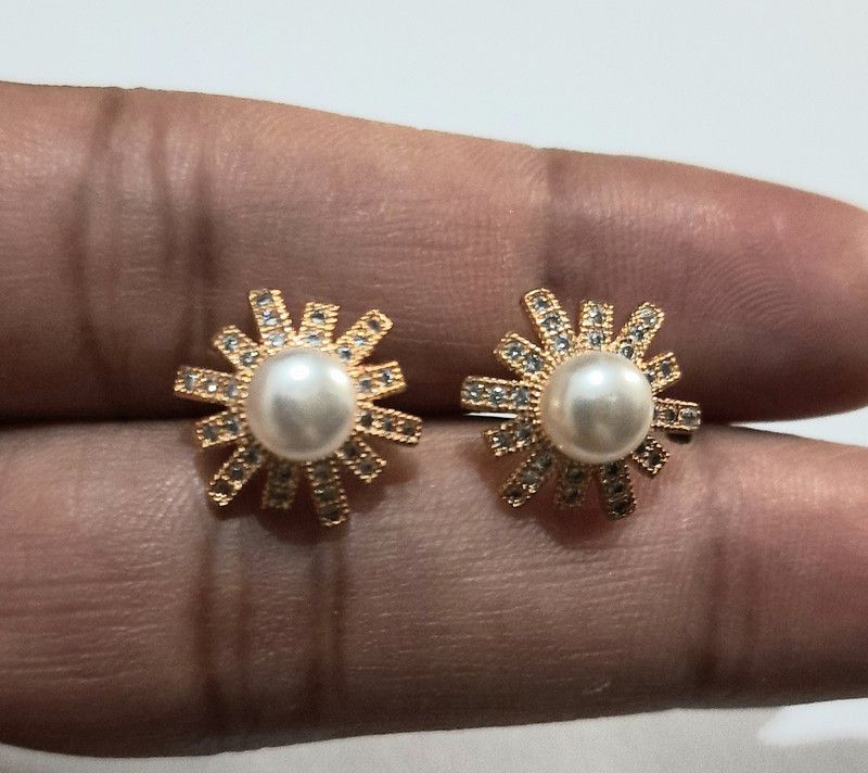 Superior Flower Pearls Ad Earring Cubic Zirconia Brass Stud Earring