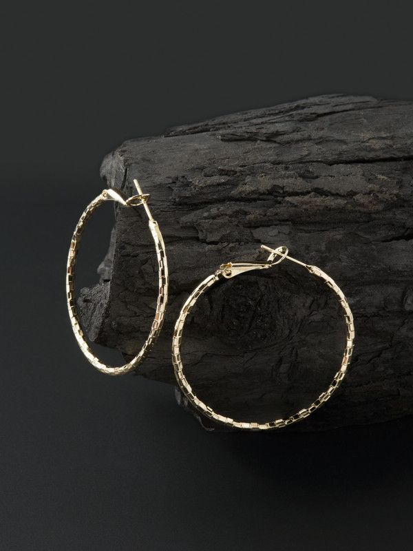 Contemperory Gold Hoop Sorrounded With White Peral Beads Metal Hoop Earring