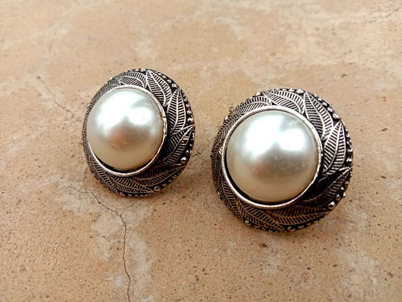 WHITE STONE BLACK STUDS EARRING Alloy Stud Earring