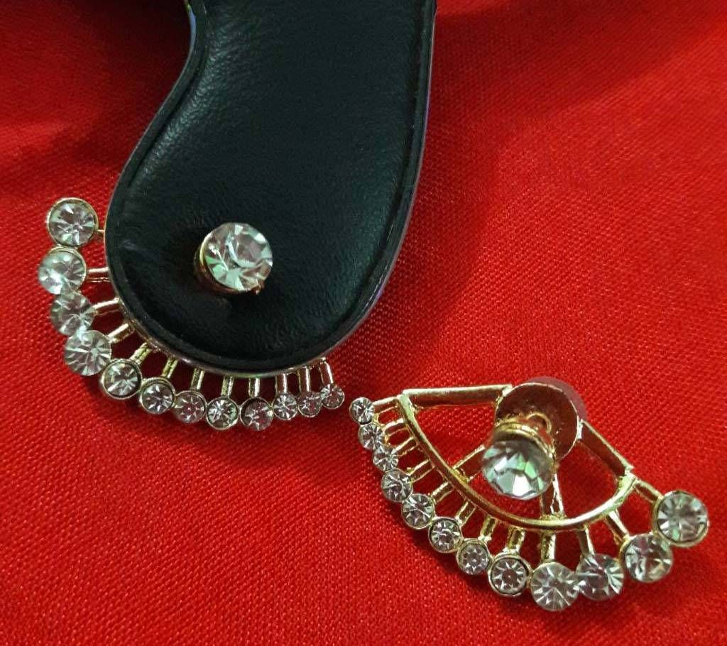 Ladies stone setting stud earrings 