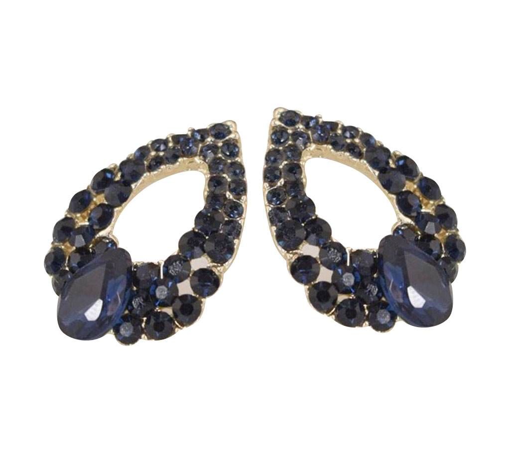 Black stone setting earrings 