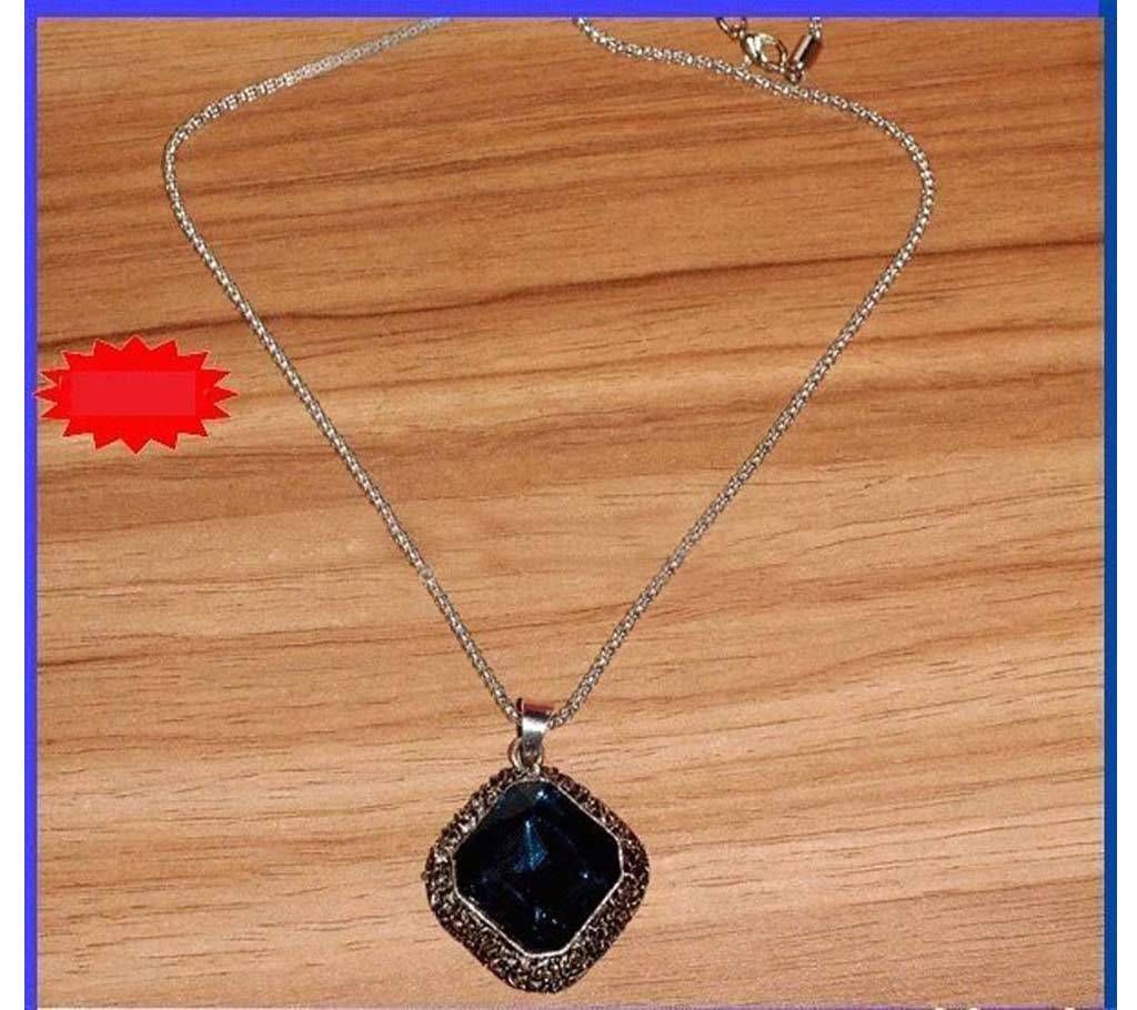 Valentines queen pendant
