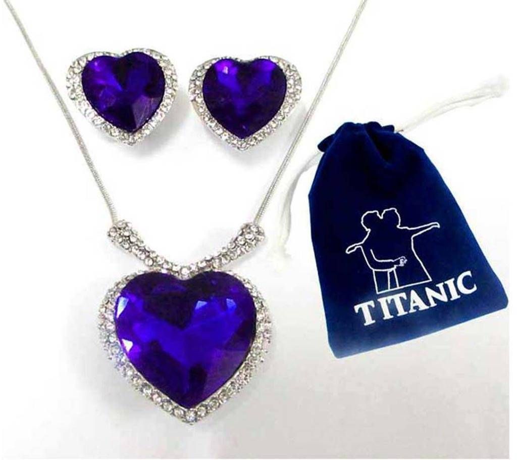 Titanic heart shaped pendant with earrings 