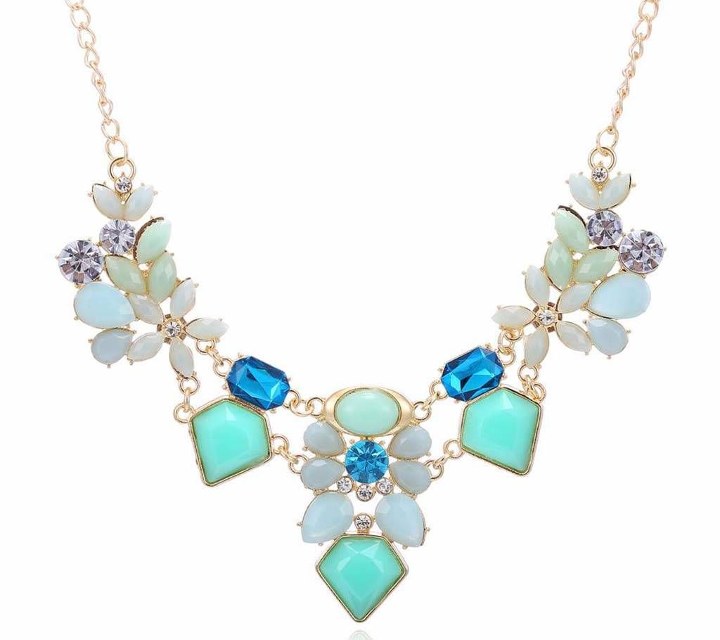 Green stone setting flower necklace 