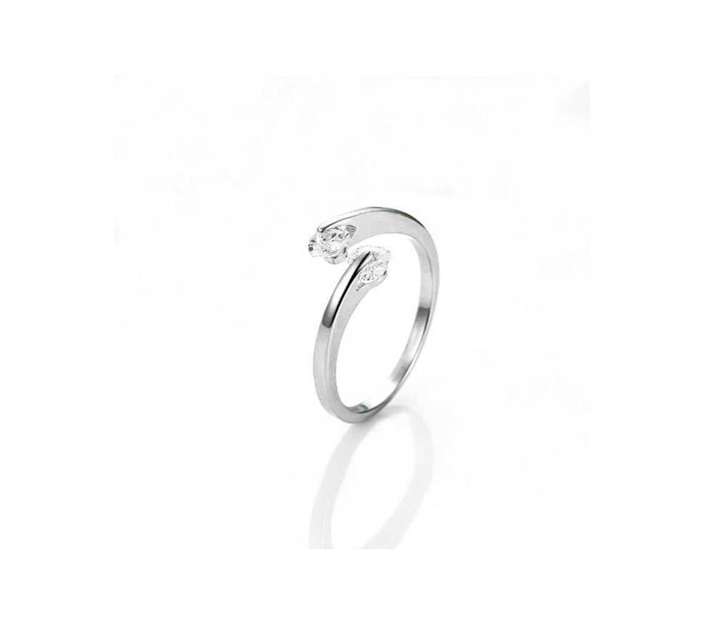 Key Features Product Type: Finger Ring Color: Silver Main Material: Stainless Steel Gender: Men Trendy design Good quality product