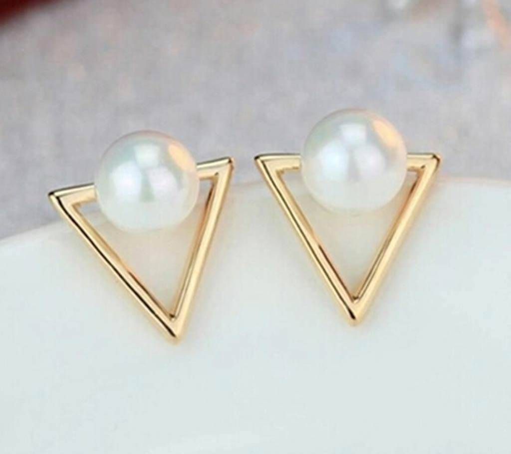 Ladies pearl setting earrings 