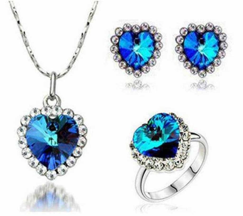 Heart shaped crystal and metal jewelry set 