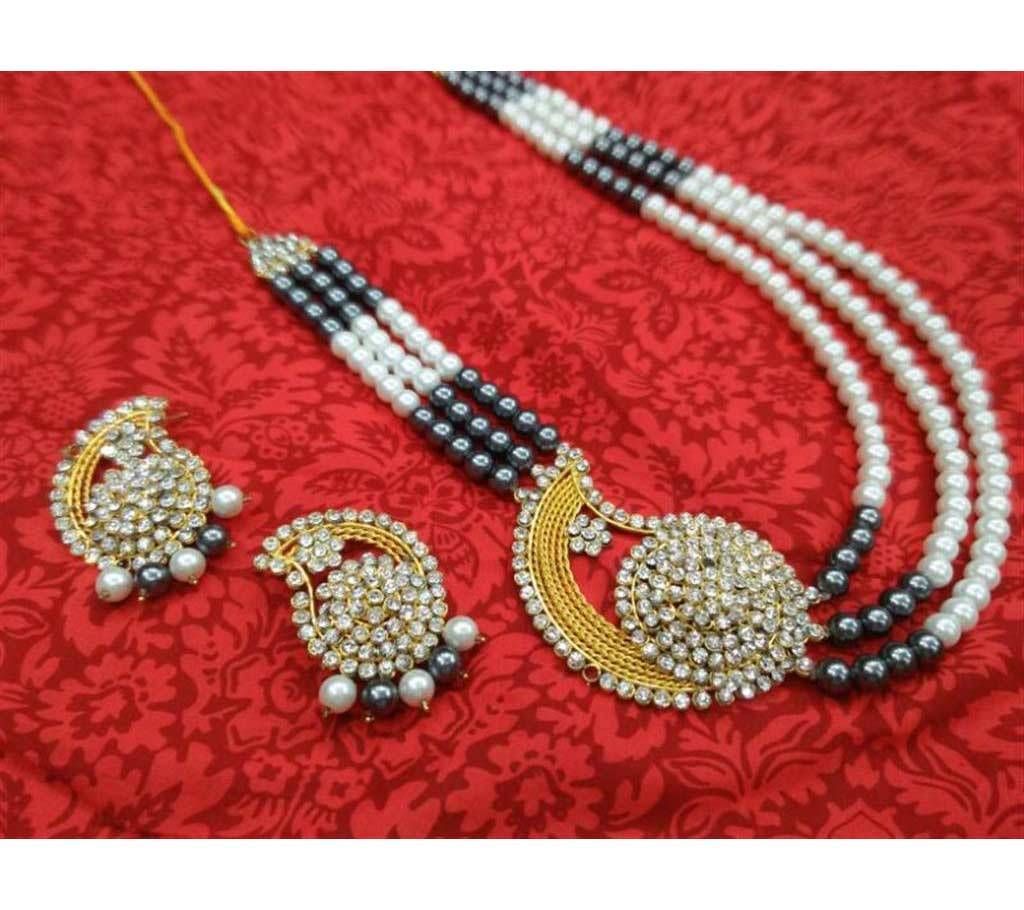 Pearl Necklace and black Jewellery Set