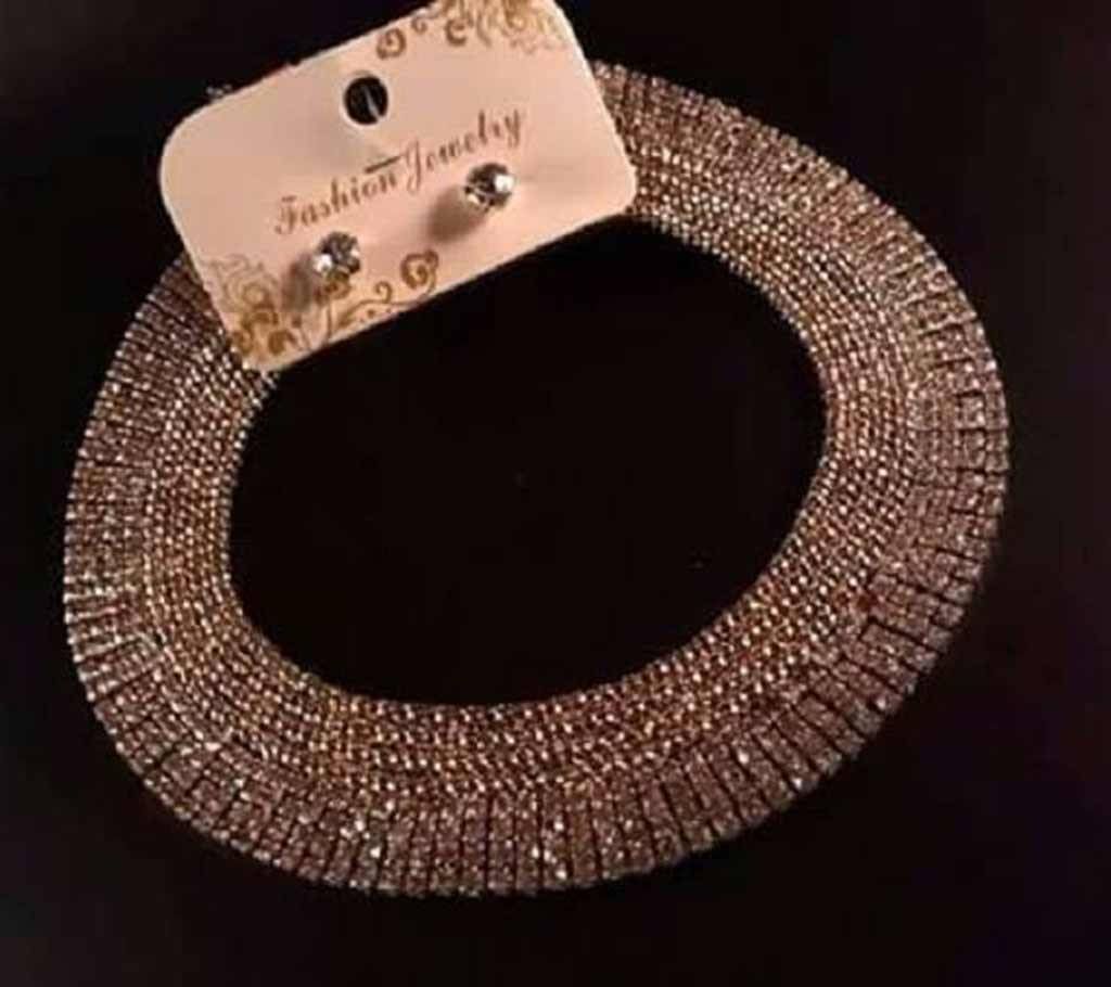 Ladies stone setting necklace with earrings 