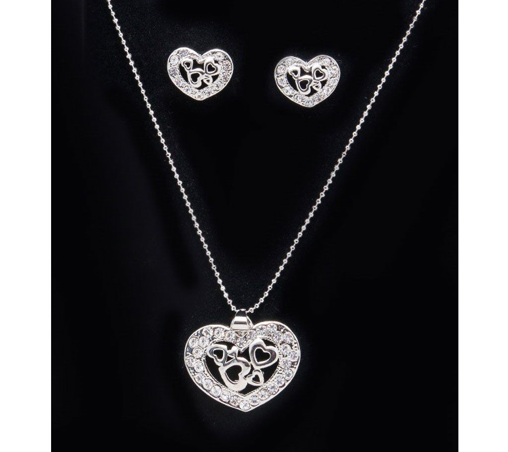Heart Shaped Stone Setting Pendant Set