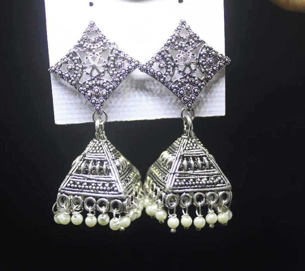 silver plated stone setting earring 
