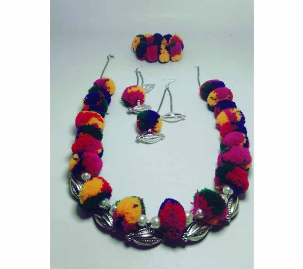 pompom Jewellery Set