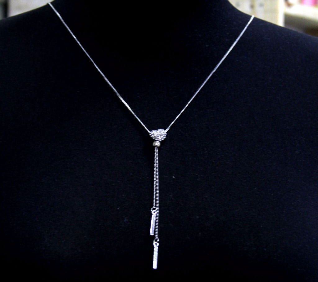 White stone setting long chain pendant